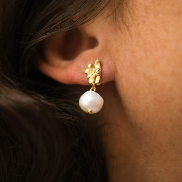 Boucles d'oreilles Camélia (plaqué or) – Image 2